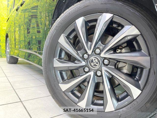 Toyota VOXY 2022-10 7394728-12