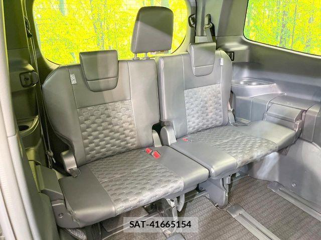 Toyota VOXY 2022-10 7394728-8