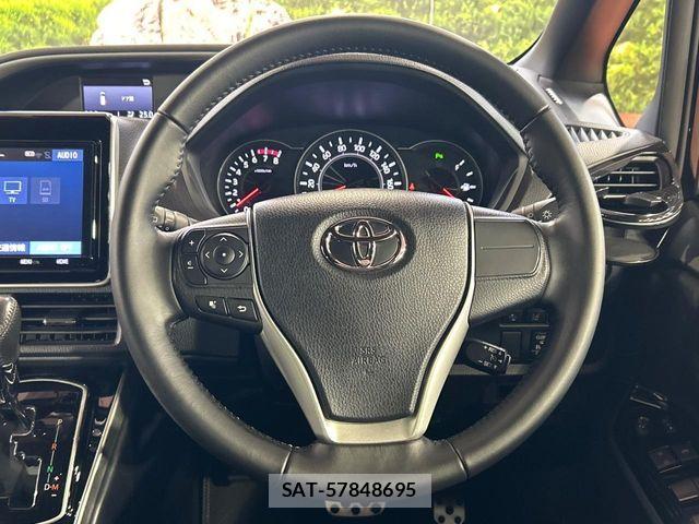 Toyota VOXY 2020-10 7394741-11