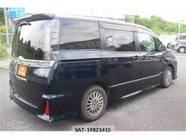 Toyota VOXY 2014-05 7394778-9