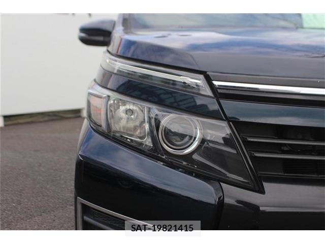 Toyota VOXY 2014-05 7394778-14