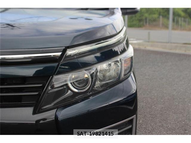 Toyota VOXY 2014-05 7394778-16