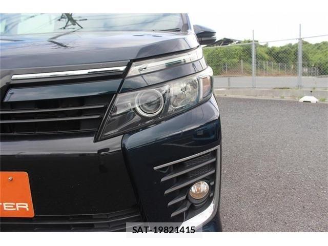 Toyota VOXY 2014-05 7394778-17