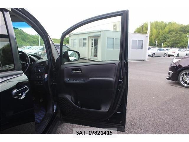 Toyota VOXY 2014-05 7394778-29