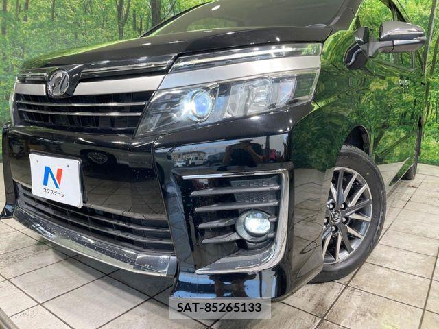 Toyota VOXY 2017-01 7394758-12