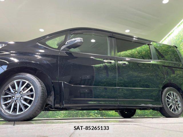 Toyota VOXY 2017-01 7394758-13
