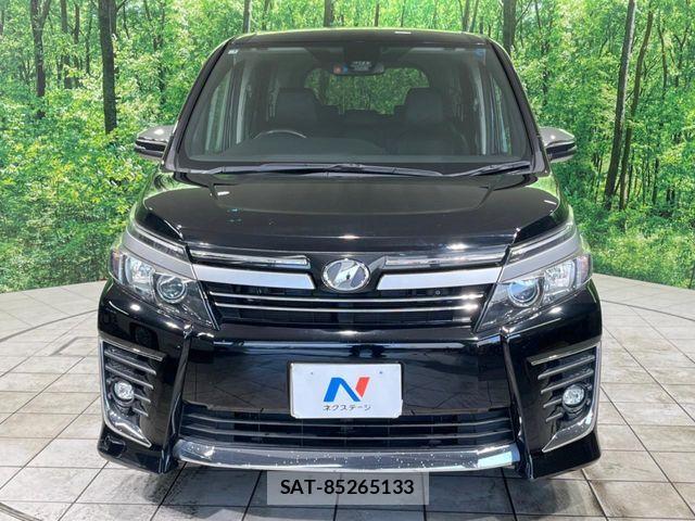 Toyota VOXY 2017-01 7394758-14