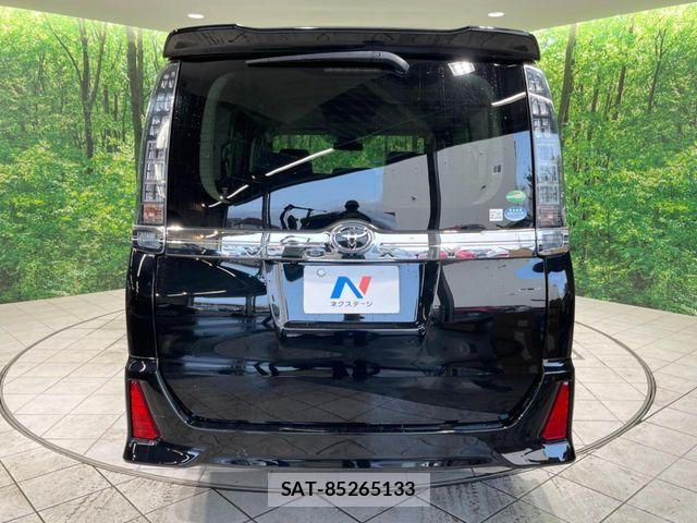 Toyota VOXY 2017-01 7394758-15