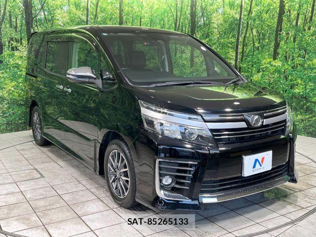 Toyota VOXY 2017-01 7394758-16