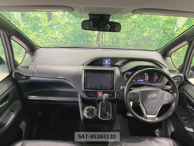 Toyota VOXY 2017-01 7394758-1