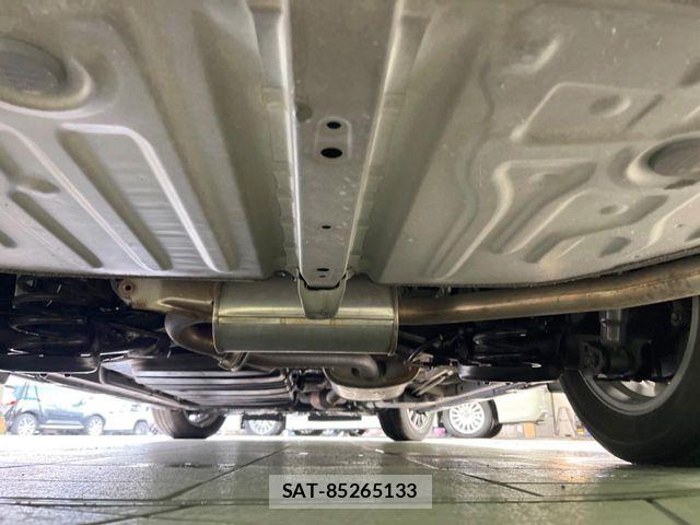 Toyota VOXY 2017-01 7394758-19