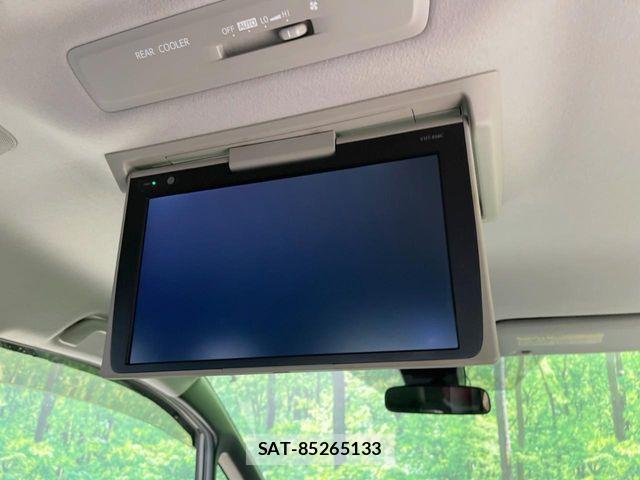 Toyota VOXY 2017-01 7394758-2