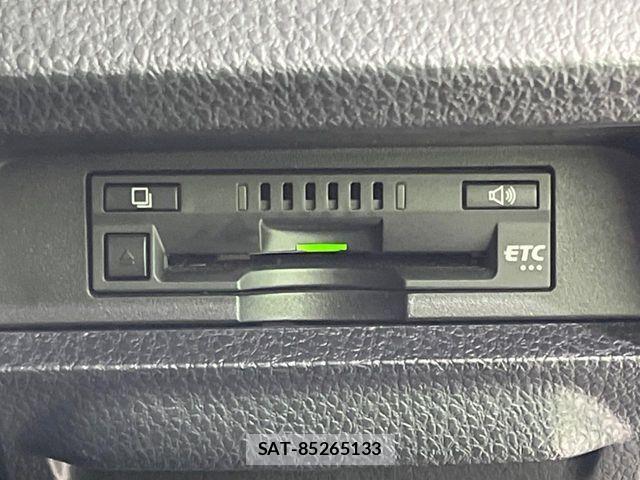 Toyota VOXY 2017-01 7394758-6