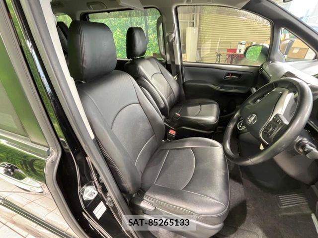 Toyota VOXY 2017-01 7394758-7