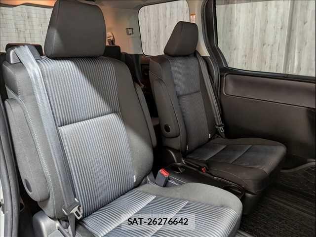 Toyota VOXY 2014-09 7394788-9
