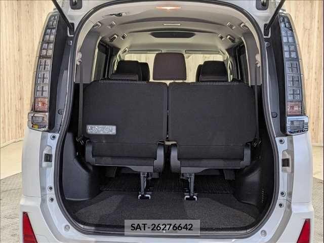 Toyota VOXY 2014-09 7394788-10