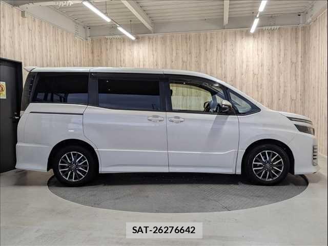 Toyota VOXY 2014-09 7394788-17