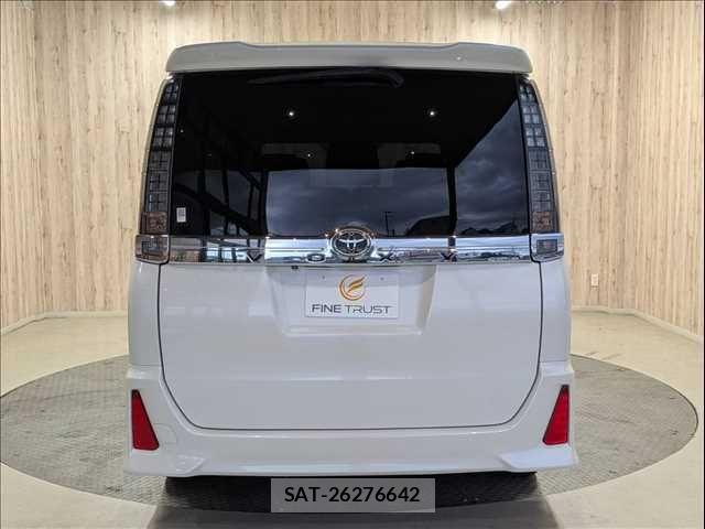 Toyota VOXY 2014-09 7394788-18