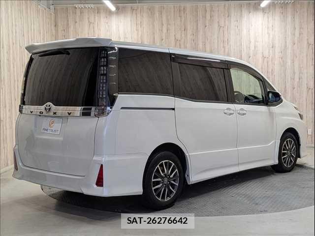 Toyota VOXY 2014-09 7394788-19