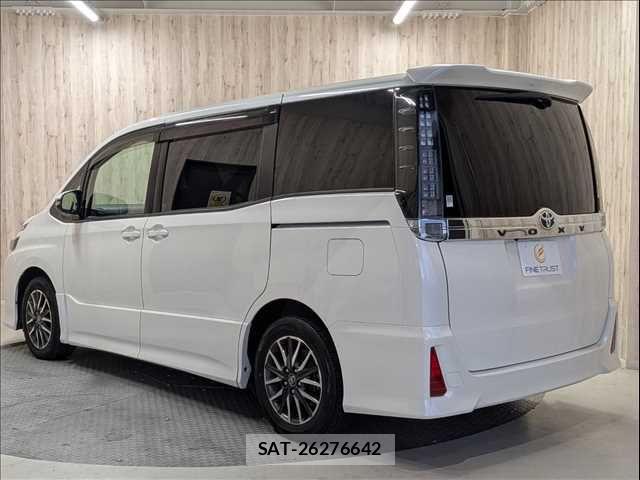 Toyota VOXY 2014-09 7394788-20