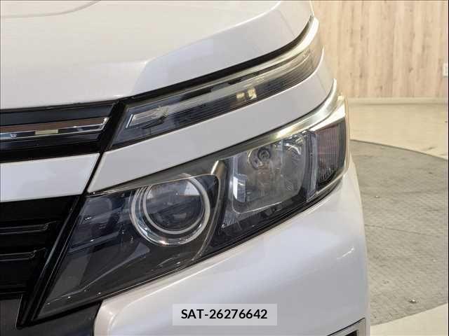 Toyota VOXY 2014-09 7394788-22