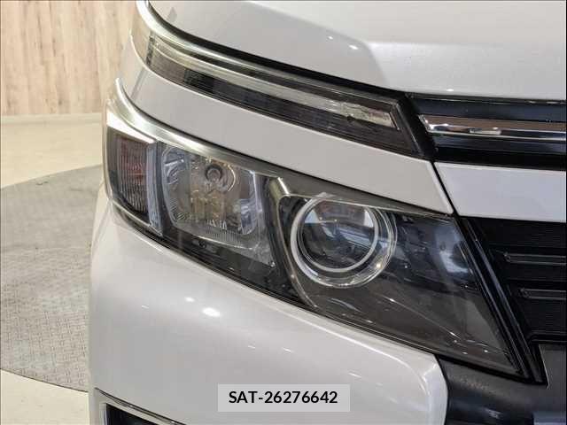 Toyota VOXY 2014-09 7394788-24