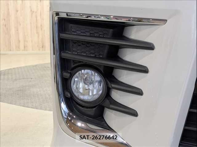 Toyota VOXY 2014-09 7394788-25