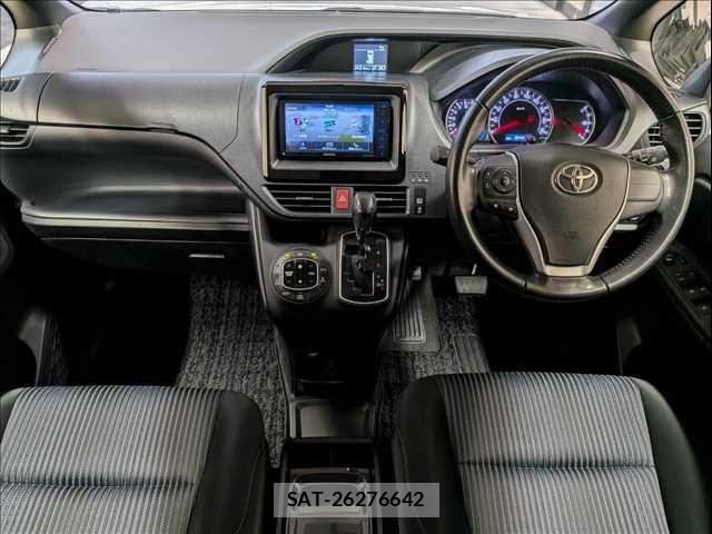 Toyota VOXY 2014-09 7394788-2