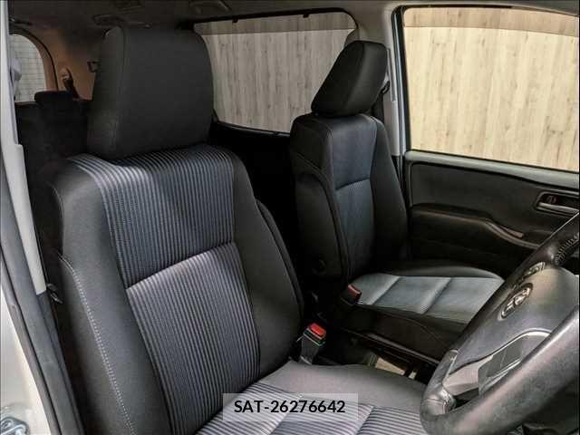 Toyota VOXY 2014-09 7394788-7