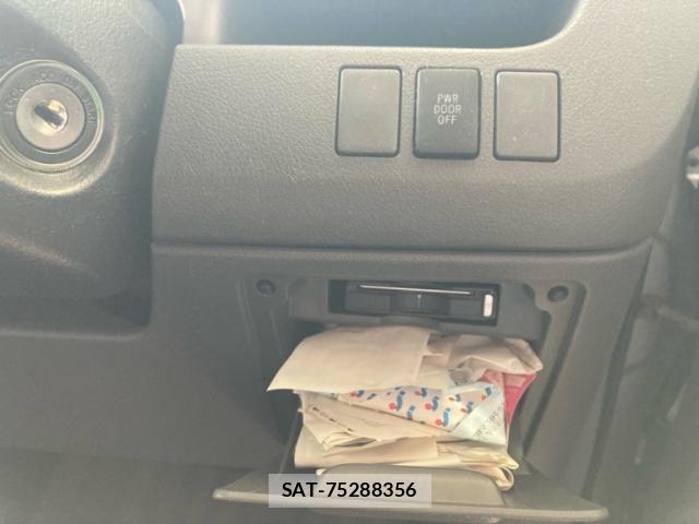 Toyota VOXY 2007-10 7393717-14