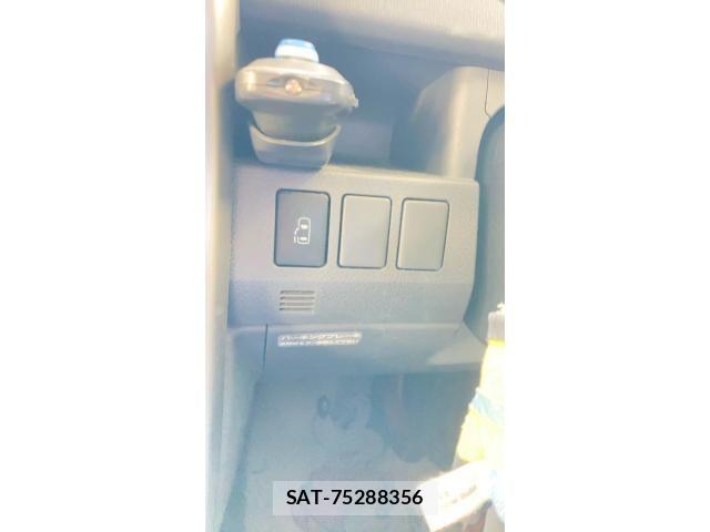 Toyota VOXY 2007-10 7393717-15