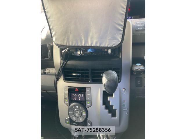 Toyota VOXY 2007-10 7393717-16