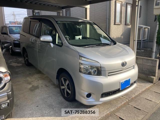 Toyota VOXY 2007-10 7393717-1