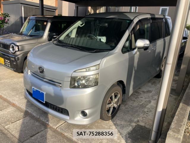 Toyota VOXY 2007-10 7393717-2