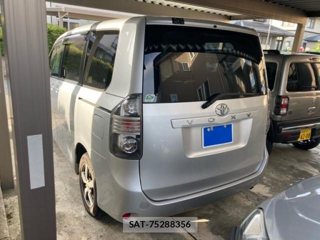 Toyota VOXY 2007-10 7393717-6