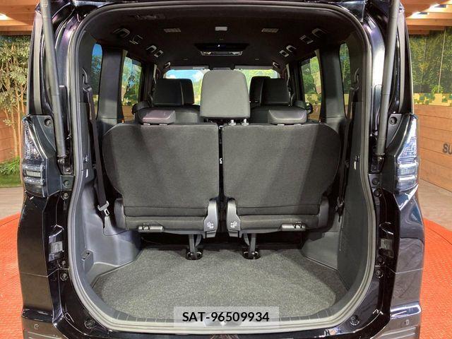 Toyota VOXY 2023-08 7394725-10