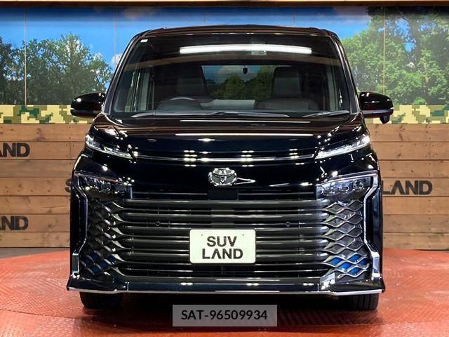 Toyota VOXY 2023-08 7394725-13