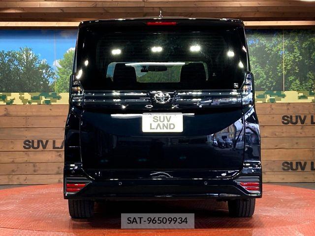 Toyota VOXY 2023-08 7394725-14