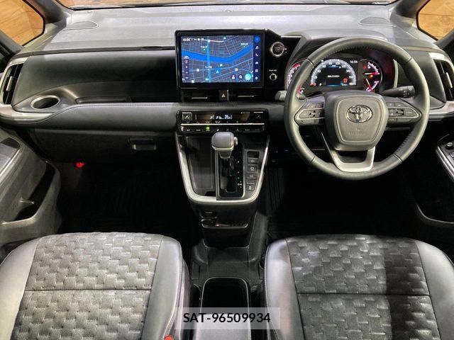Toyota VOXY 2023-08 7394725-1