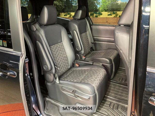 Toyota VOXY 2023-08 7394725-8