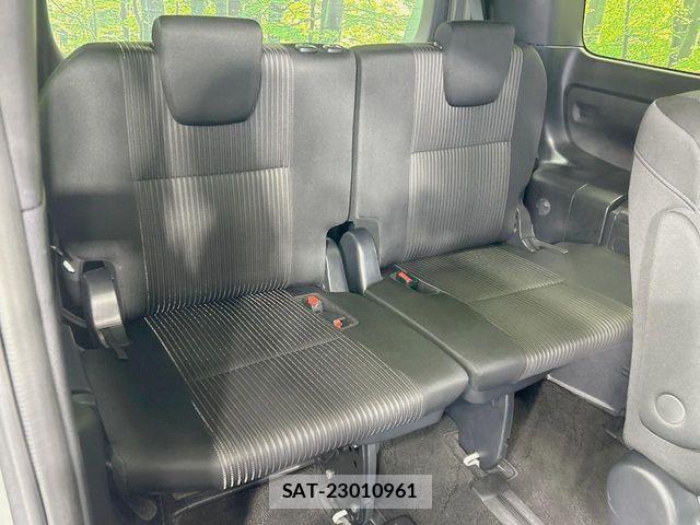 Toyota VOXY 2019-09 7394747-9