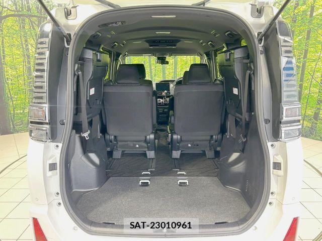 Toyota VOXY 2019-09 7394747-10