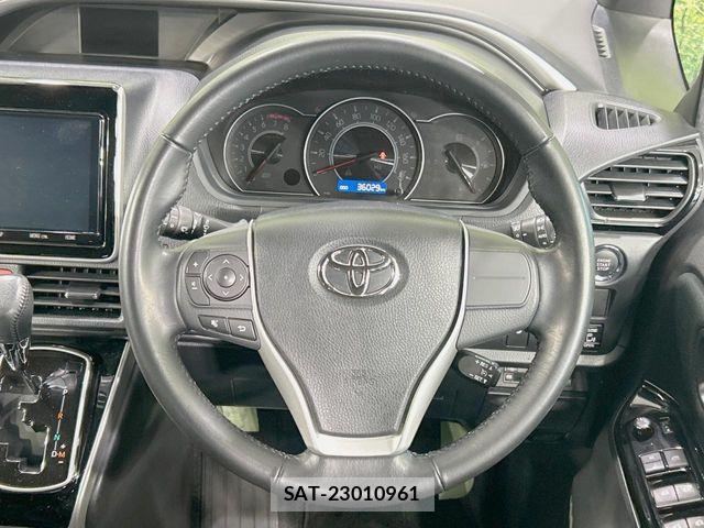 Toyota VOXY 2019-09 7394747-11