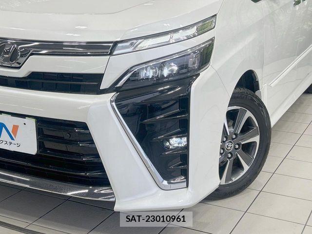 Toyota VOXY 2019-09 7394747-12