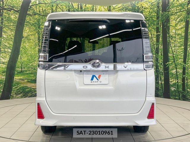 Toyota VOXY 2019-09 7394747-15
