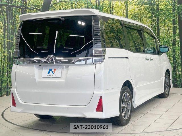 Toyota VOXY 2019-09 7394747-17