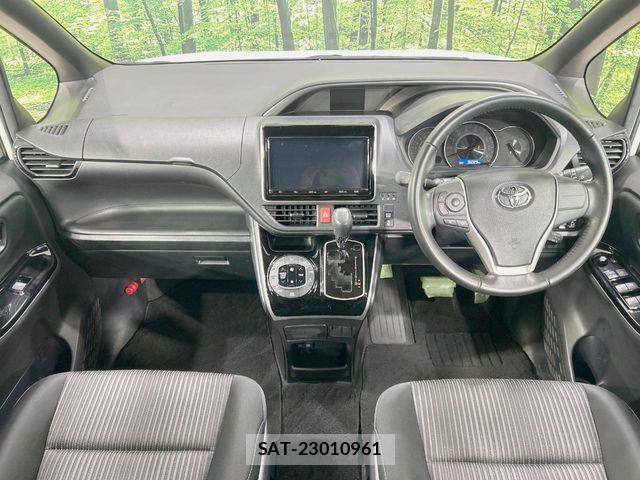 Toyota VOXY 2019-09 7394747-1
