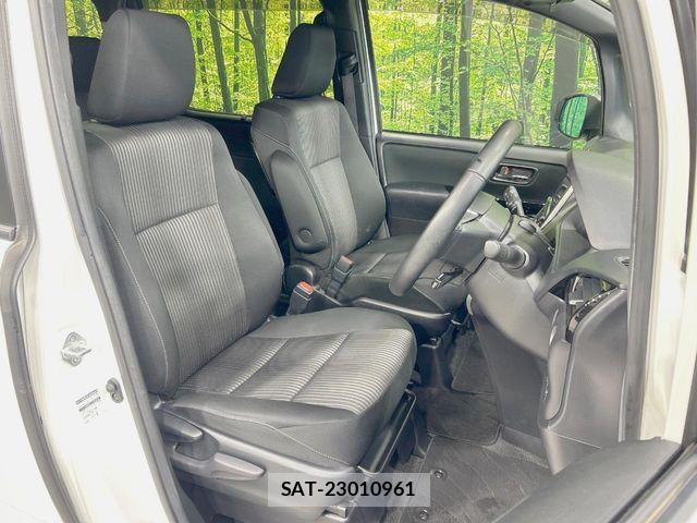 Toyota VOXY 2019-09 7394747-7