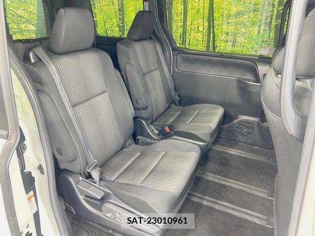 Toyota VOXY 2019-09 7394747-8