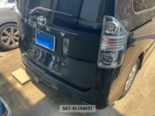 Toyota VOXY 2007-10 7394787-9
